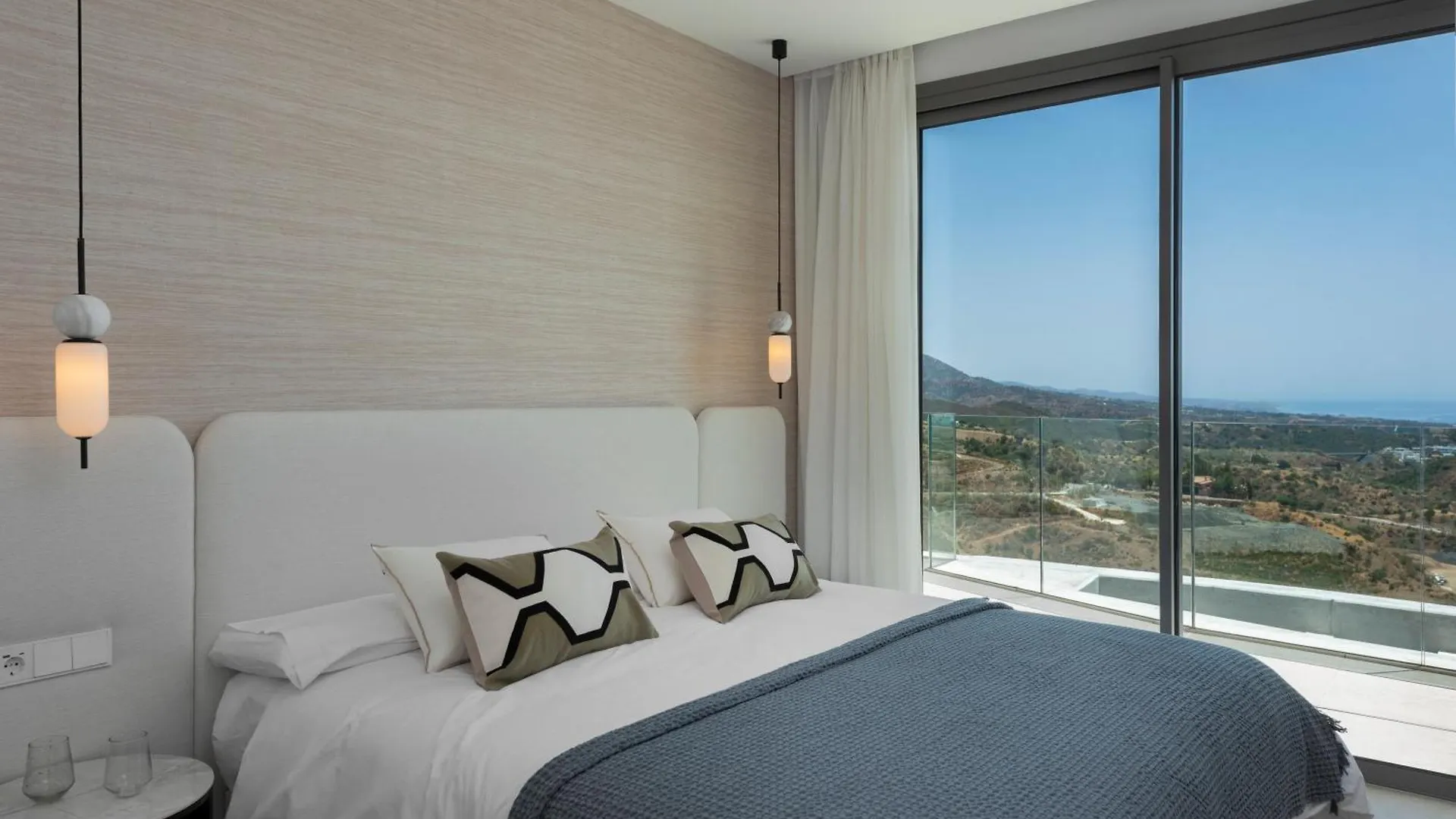 Marbella Quercus Penthouse - Rooftop Jacuzzi Benahavis Apartment