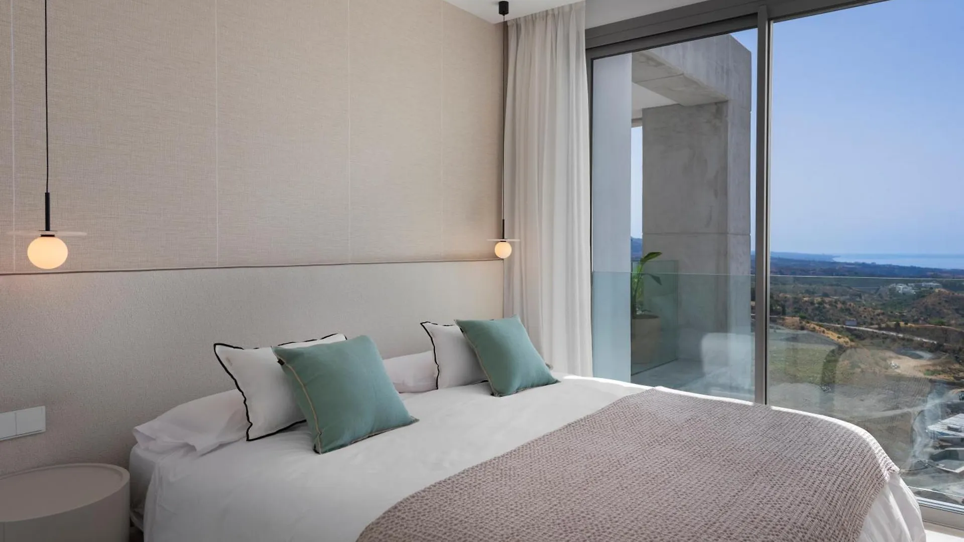 Marbella Quercus Penthouse - Rooftop Jacuzzi Benahavis Apartment