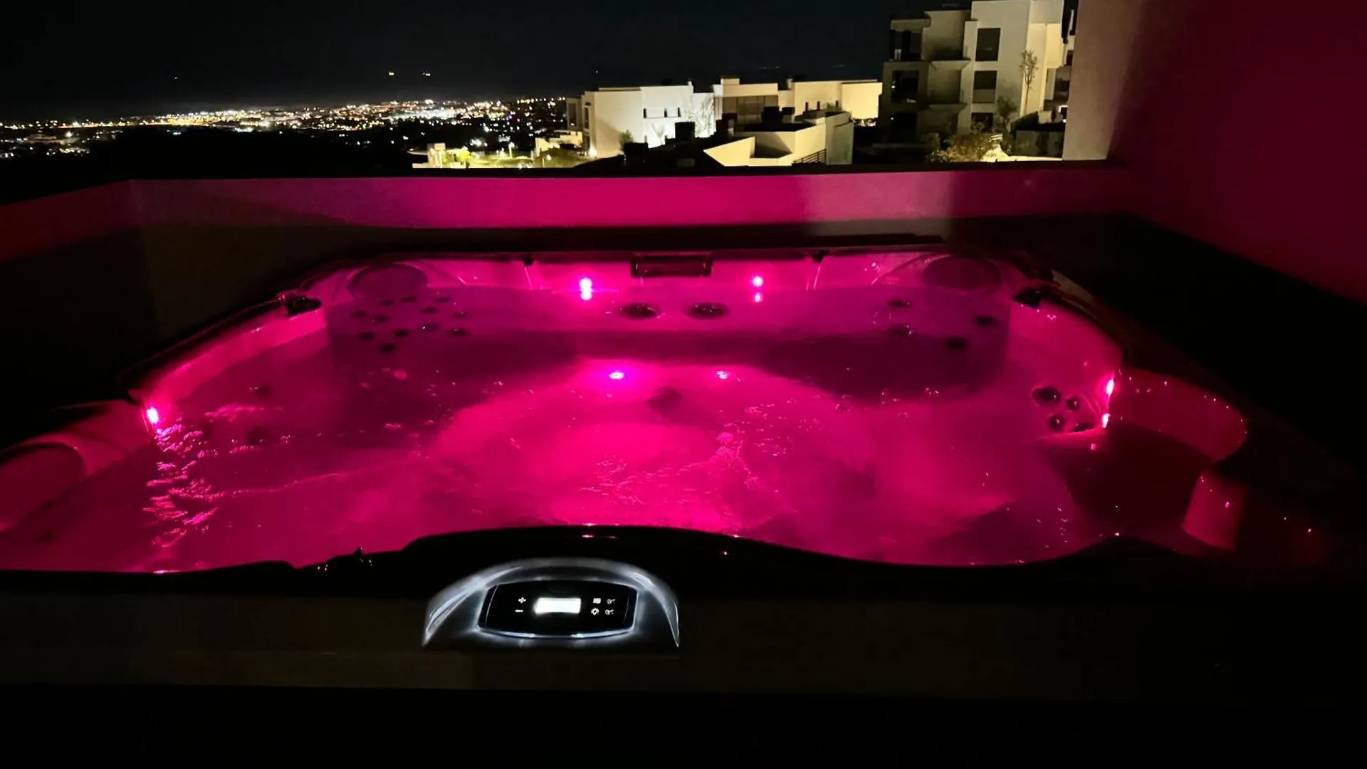 Marbella Quercus Penthouse - Rooftop Jacuzzi Benahavis Spain