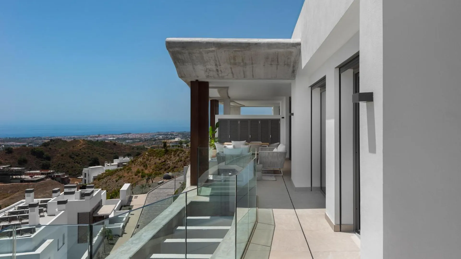 Marbella Quercus Penthouse - Rooftop Jacuzzi Benahavis Apartment