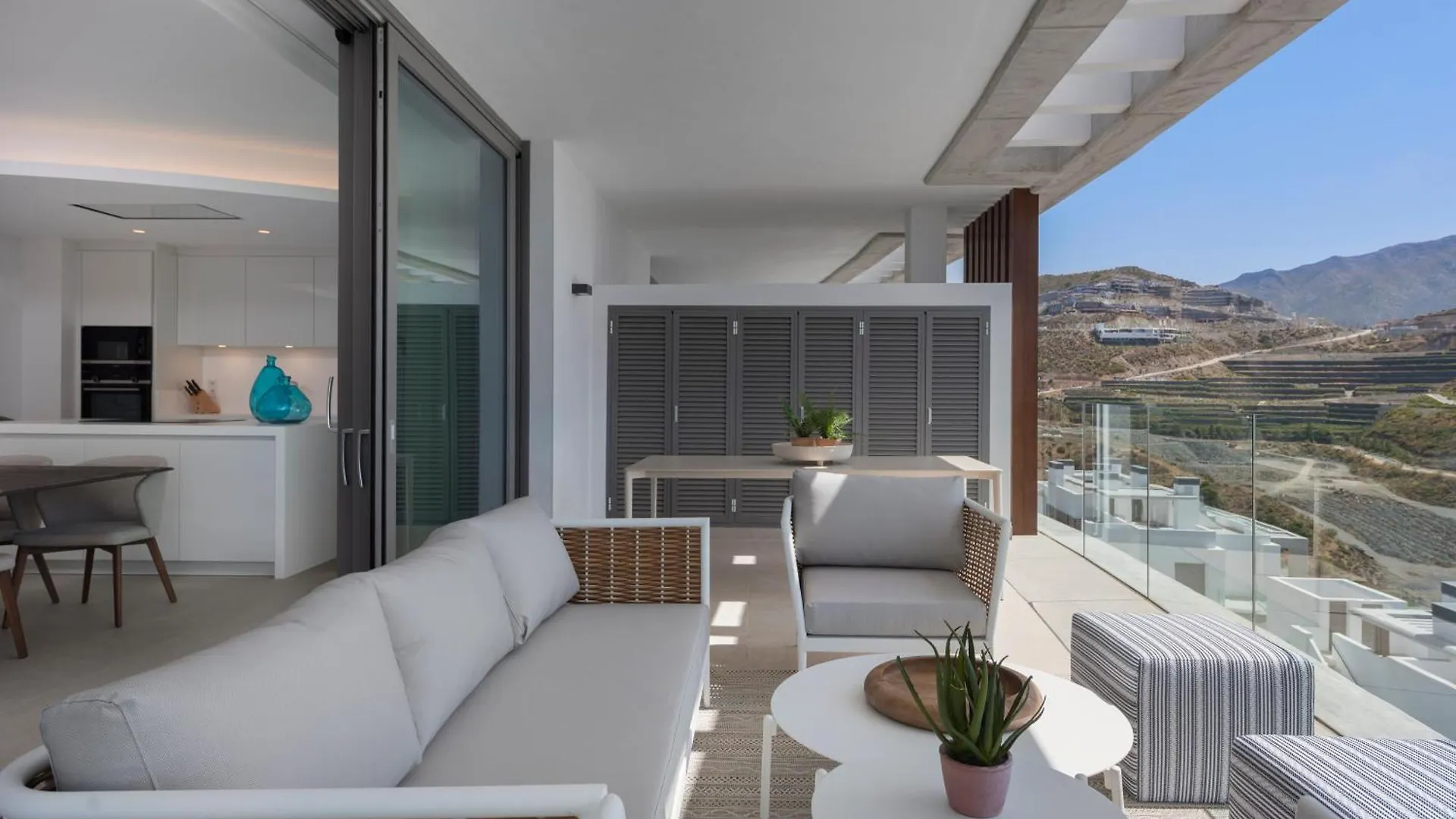 Marbella Quercus Penthouse - Rooftop Jacuzzi Benahavis Apartment