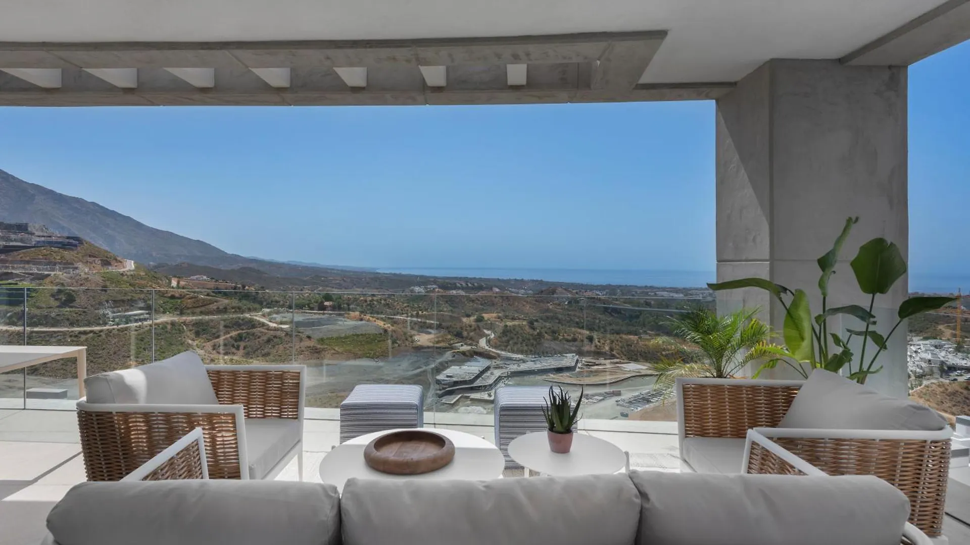 Marbella Quercus Penthouse - Rooftop Jacuzzi Benahavis Apartment
